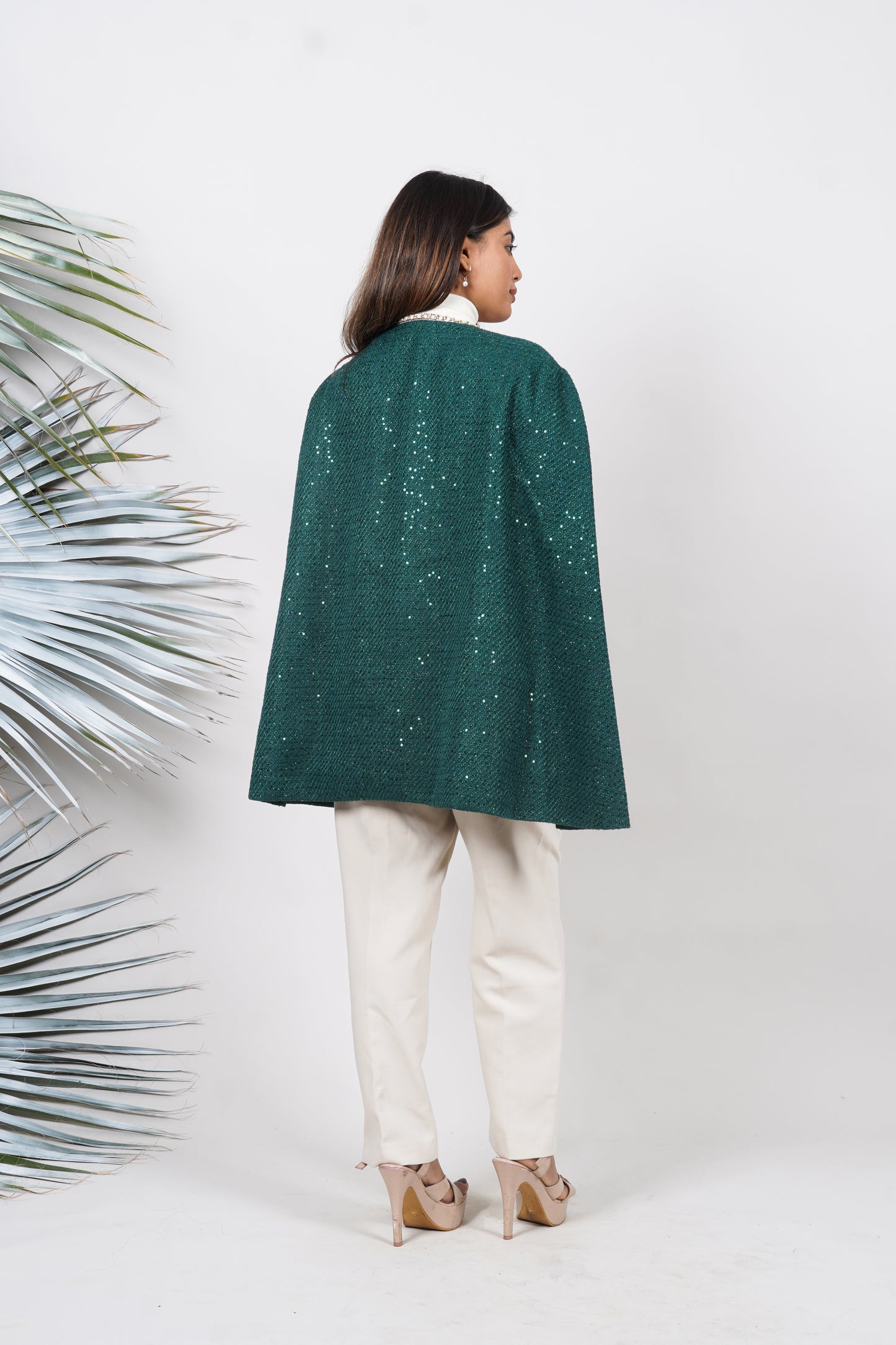 Ariya Threads Green Frost Tweed Overlay Cape – Stylish Winter Outerwear